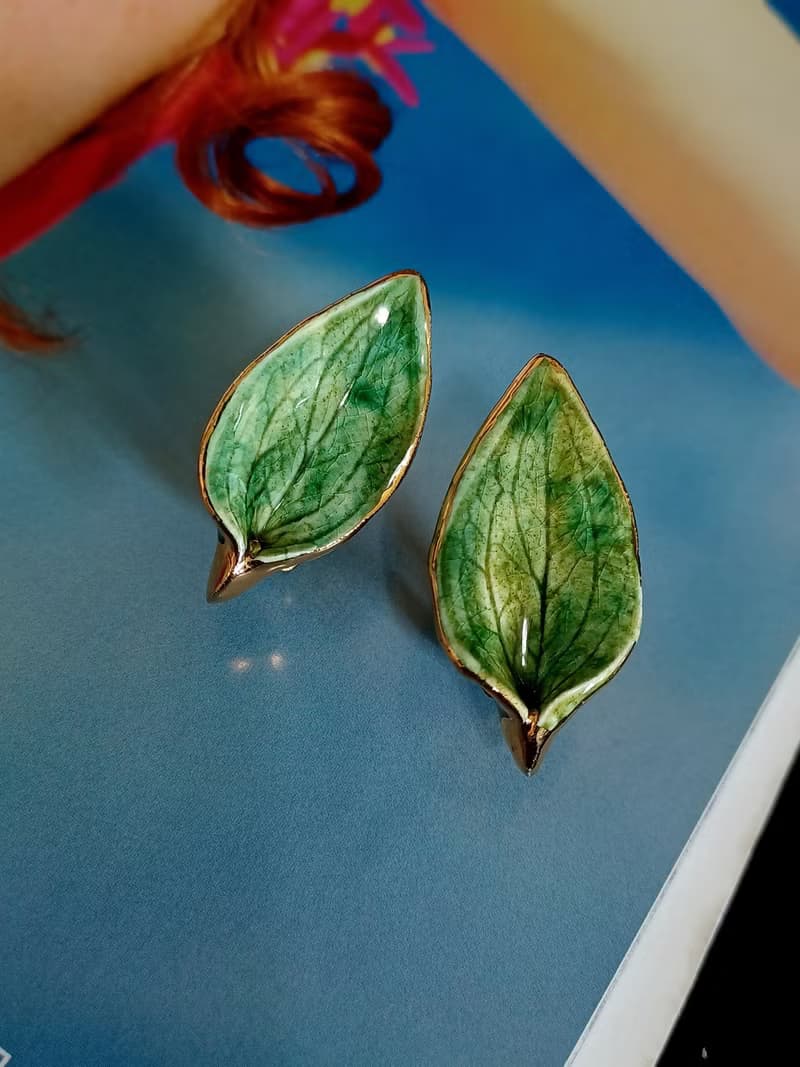 vintage jewelry  俏麗綠葉琺瑯陶瓷 夾式耳環