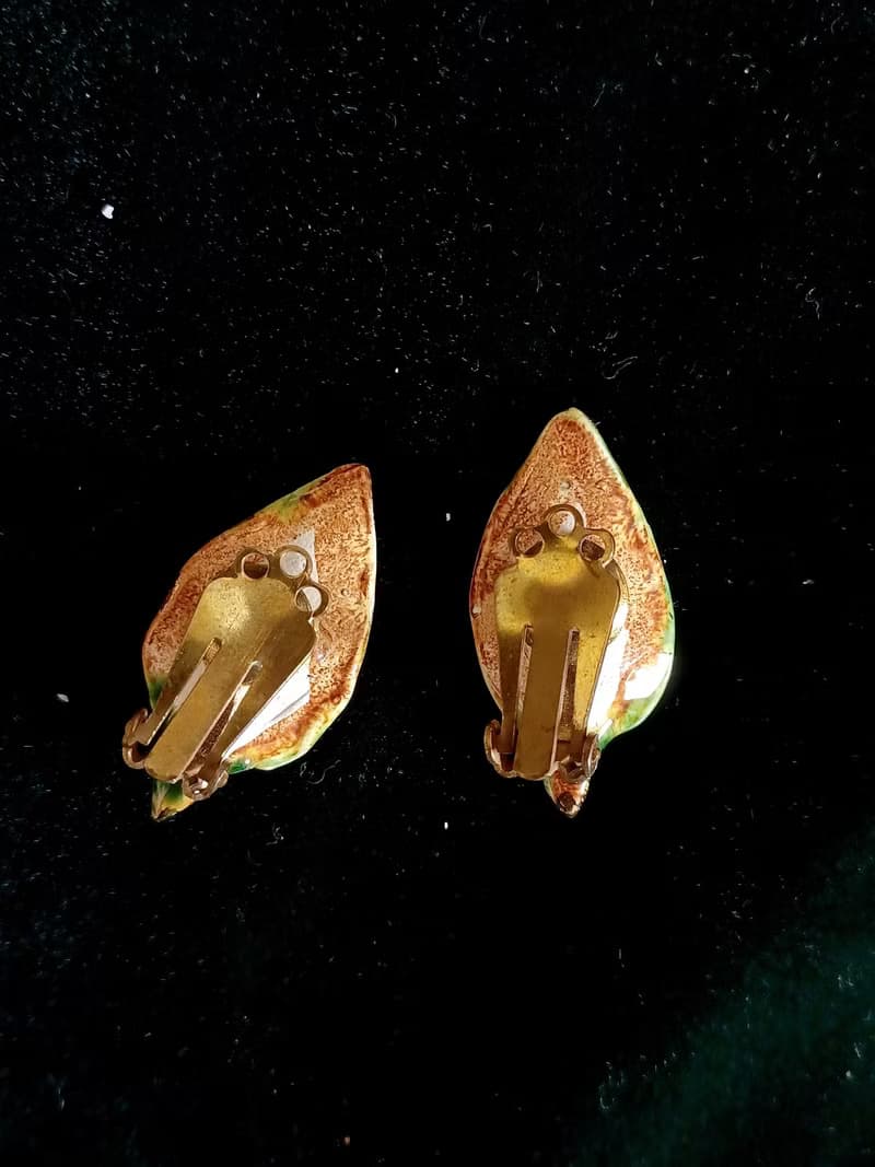 vintage jewelry  俏麗綠葉琺瑯陶瓷 夾式耳環