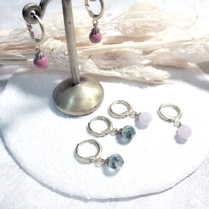 VIIART。小果實II。小花針天然石復古黃銅耳環-可改夾式