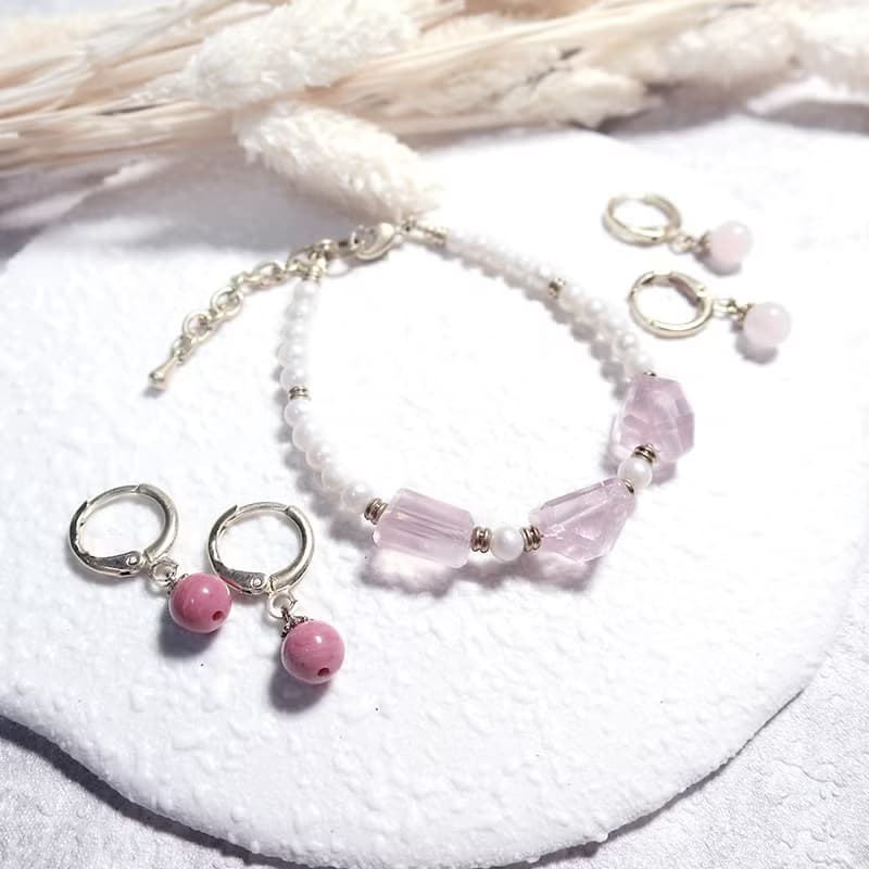 VIIART。小果實II。小花針天然石復古黃銅耳環-可改夾式