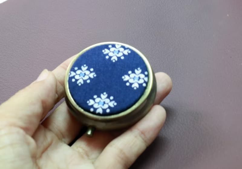 古典 古銅款 圓形 分格藥盒 迷你 隨身攜帶 小物 收納盒 藥盒
