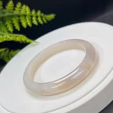 精品 溏心瑪瑙手镯 59MM 白底透粉 玉髓手環 清新秀雅 親和開朗