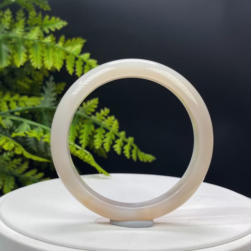 精品 溏心瑪瑙手镯 59MM 白底透粉 玉髓手環 清新秀雅 親和開朗
