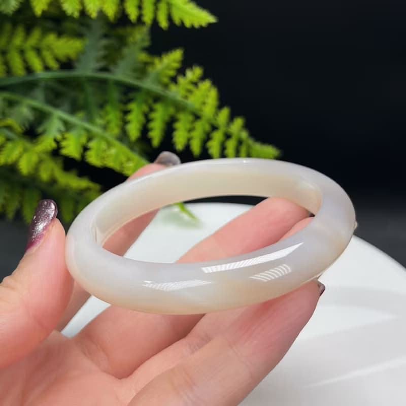 精品 溏心瑪瑙手镯 59MM 白底透粉 玉髓手環 清新秀雅 親和開朗