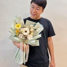 酪梨綠 太陽花乾燥花束 畢業花束
