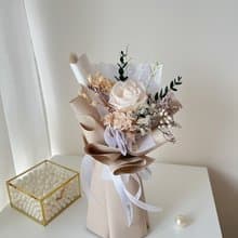 SEE 看見花藝設計 | 永生花 | 玫瑰 |   義式奶酪單朵玫瑰花束
