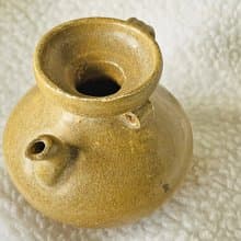 中國 宋代龍泉窯黃釉雙系小執壺 │ 柔和淡雅  精巧雅緻