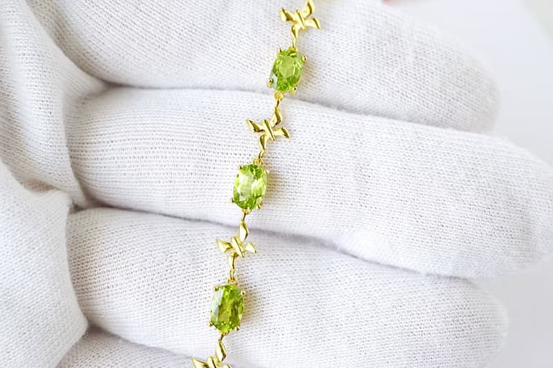 Natural Peridot Bracelet Silver 925 with Gold plated.