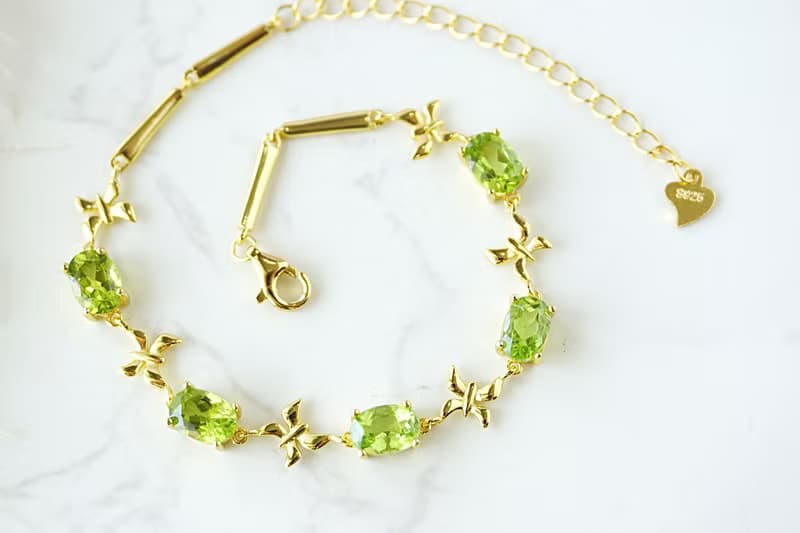 Natural Peridot Bracelet Silver 925 with Gold plated.