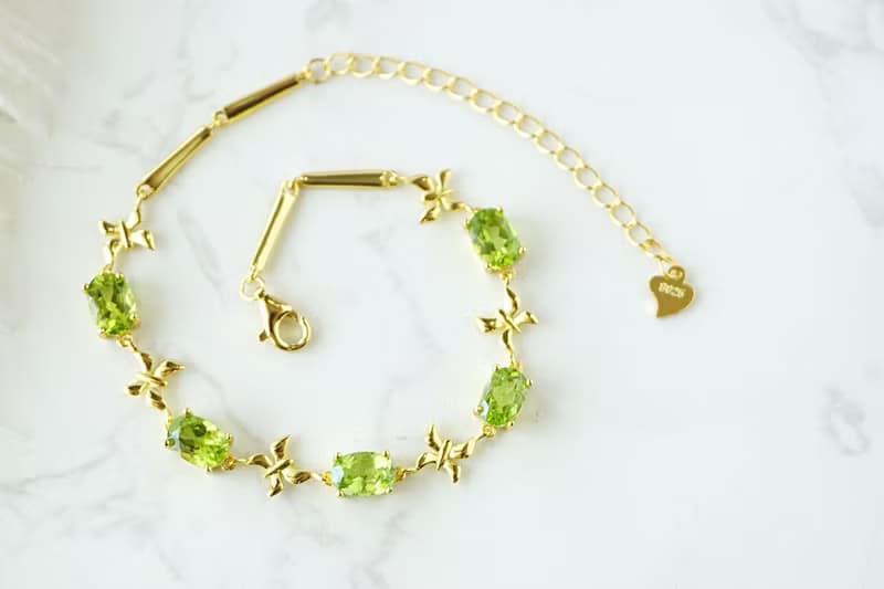 Natural Peridot Bracelet Silver 925 with Gold plated.