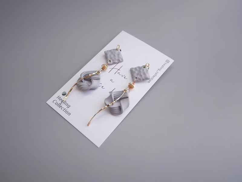 Flowing Grey 優雅冷淡風灰色波紋扭結手工軟陶耳環