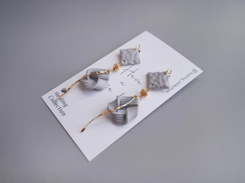 Flowing Grey 優雅冷淡風灰色波紋扭結手工軟陶耳環