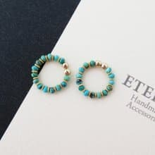 天然ターコイズとメタルビーズのフープイヤリング