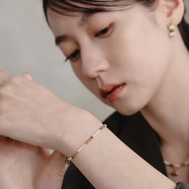 南法香頌曲。碧璽手鍊