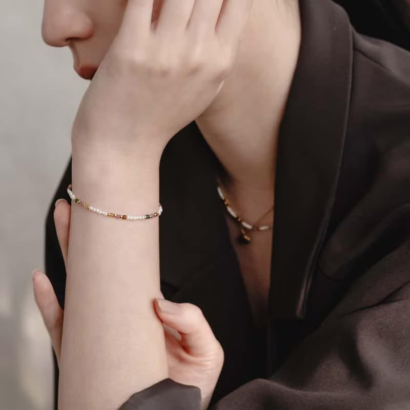 南法香頌曲。碧璽手鍊