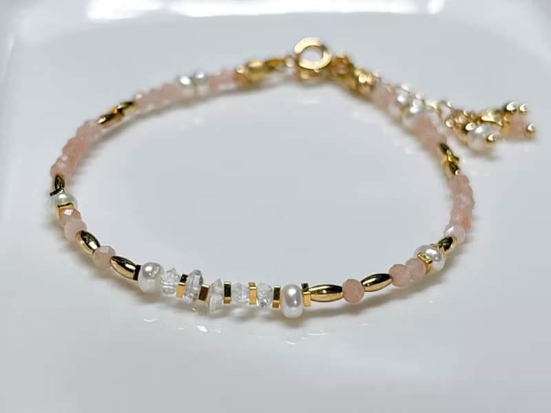 日暮 l 極細手鍊/2件式。赫基蒙雙尖水晶。橙月光石。淡水珍珠