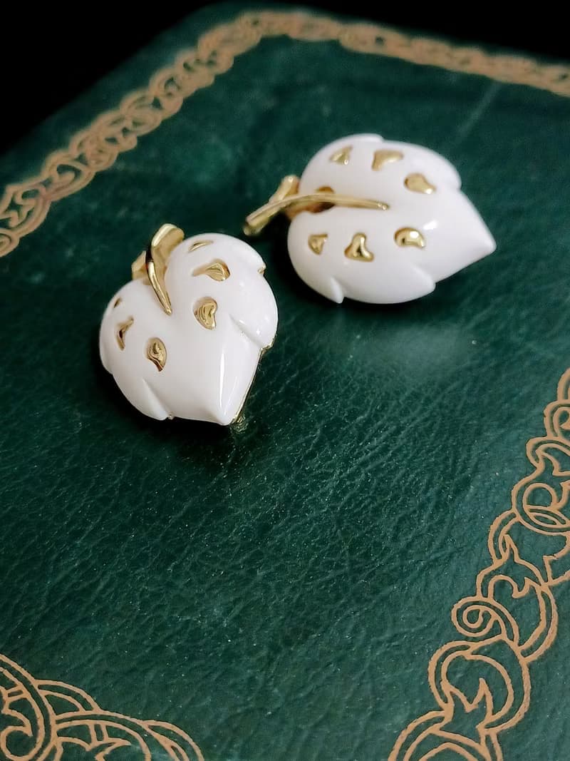 vintage jewelry  SARAH COV White Velvet 系列 夾式耳環