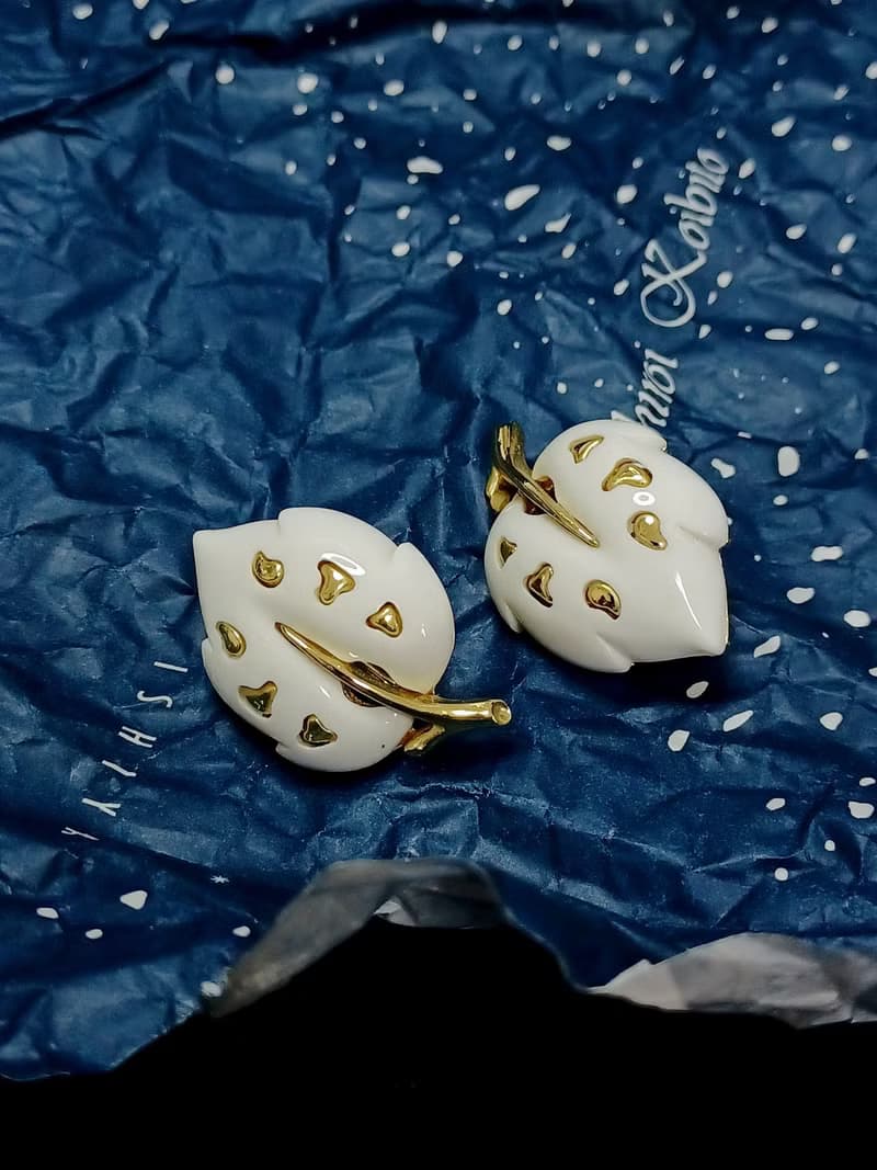 vintage jewelry  SARAH COV White Velvet 系列 夾式耳環