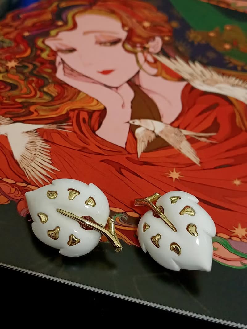 vintage jewelry  SARAH COV White Velvet 系列 夾式耳環