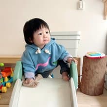 BABY 漂亮普藍柔棉刷毛印花長版口袋帽t