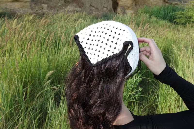 Crochet Headscarf White Black Trim -Triangle Kerchief knitted - Summer Bandana
