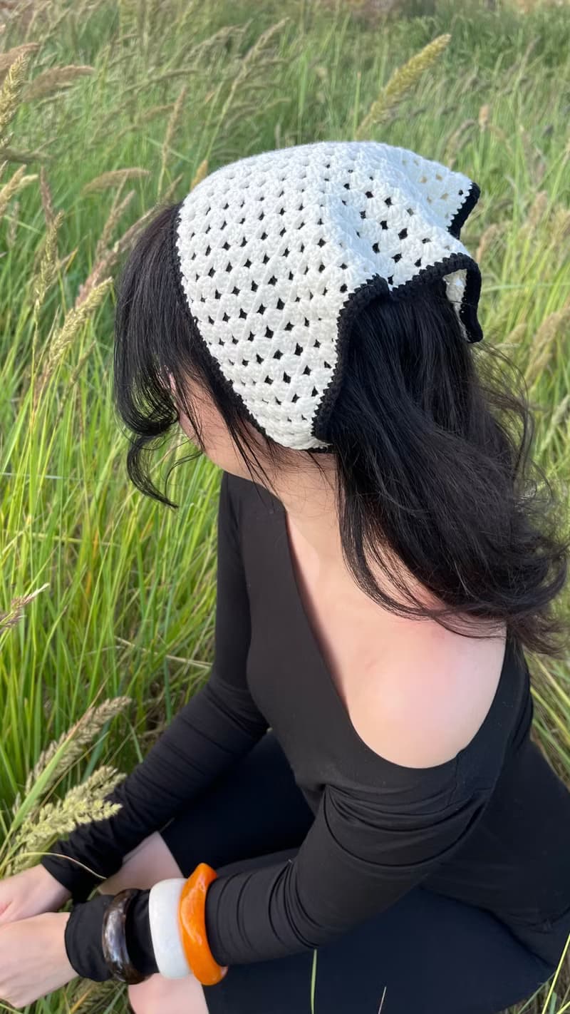 Crochet Headscarf White Black Trim -Triangle Kerchief knitted - Summer Bandana