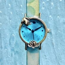 青蛙凝望蓮池中的小蝌蚪款手錶S天藍色