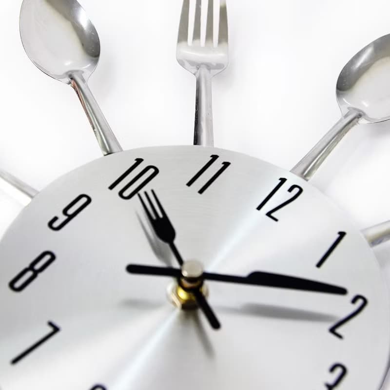 iINDOORS 金屬餐具靜音時鐘 掛鐘 鐵鐘 設計 刀叉 湯匙 餐廳裝飾