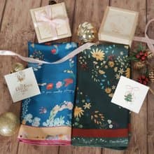【聖誕飾品】 聖誕絲巾+聖誕樹絲巾扣 |  聖誕木盒包裝