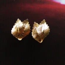 Vintage Jewelry 西洋古董飾品 Giovanni 金色調 玫瑰葉 夾式耳環