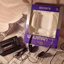 盒裝索尼隨身聽 WM-F2015 個人卡帶播放器 AM/FM 收音機全新帶測