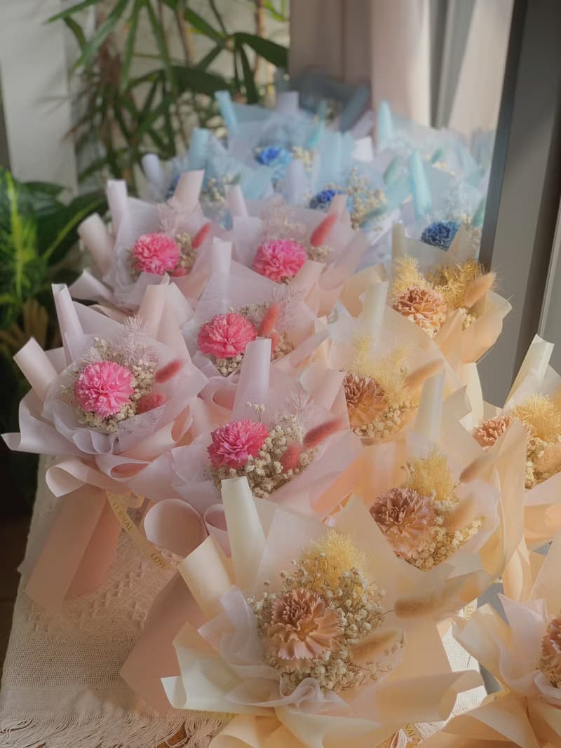 索拉康乃馨小花束 三色可挑選.畢業花束.節日.花束.結婚小物