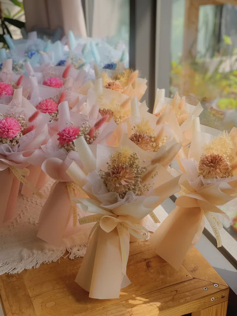 索拉康乃馨小花束 三色可挑選.畢業花束.節日.花束.結婚小物