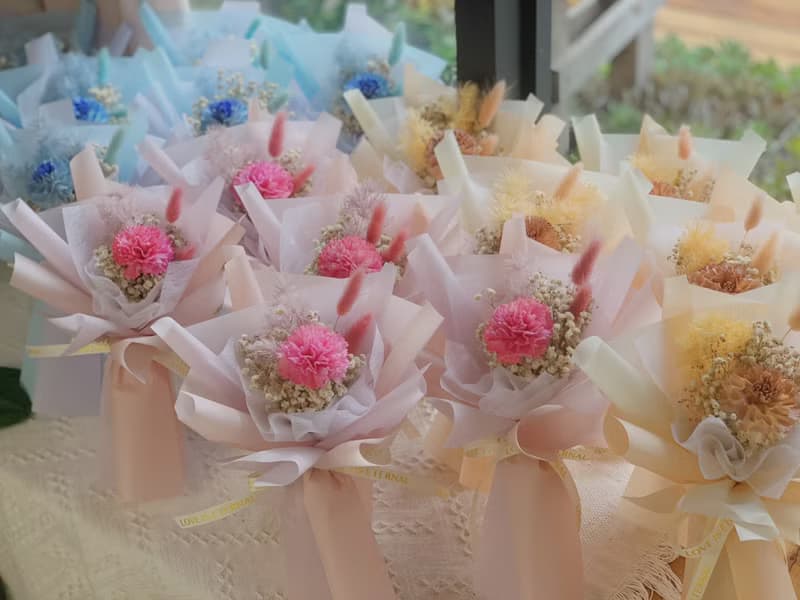 索拉康乃馨小花束 三色可挑選.畢業花束.節日.花束.結婚小物
