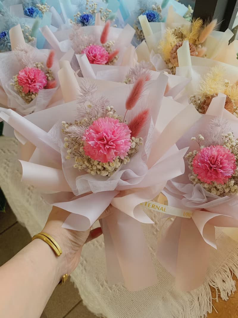索拉康乃馨小花束 三色可挑選.畢業花束.節日.花束.結婚小物