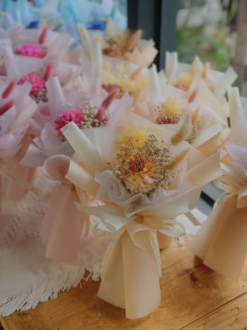 索拉康乃馨小花束 三色可挑選.畢業花束.節日.花束.結婚小物