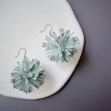 蒲公英英 藍綠 花球墜式樹脂耳環