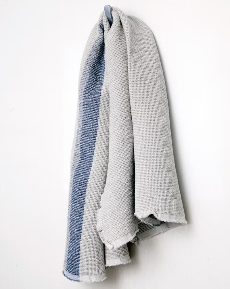 Linen bath towels  hanging loop 65 x 130 cm