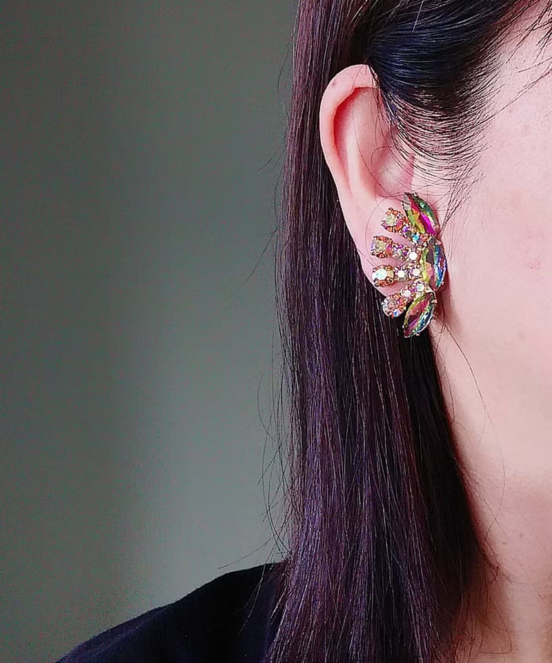 vintage jewelry  絢麗扇形七彩萊茵 夾式耳環