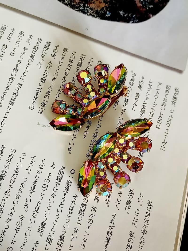 vintage jewelry  絢麗扇形七彩萊茵 夾式耳環