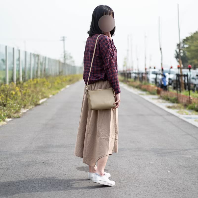 輕便斜背包 駝色