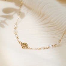 玫瑰心 14kgf 天然珍珠月光石簡約手鍊(白玫瑰)