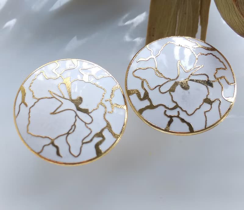 【西洋古董飾品 】景泰藍 白色調 描金花卉 簡約 針式耳環