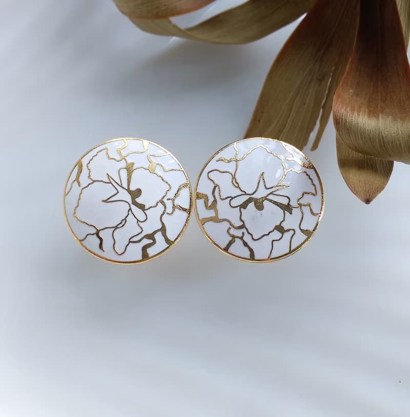 【西洋古董飾品 】景泰藍 白色調 描金花卉 簡約 針式耳環