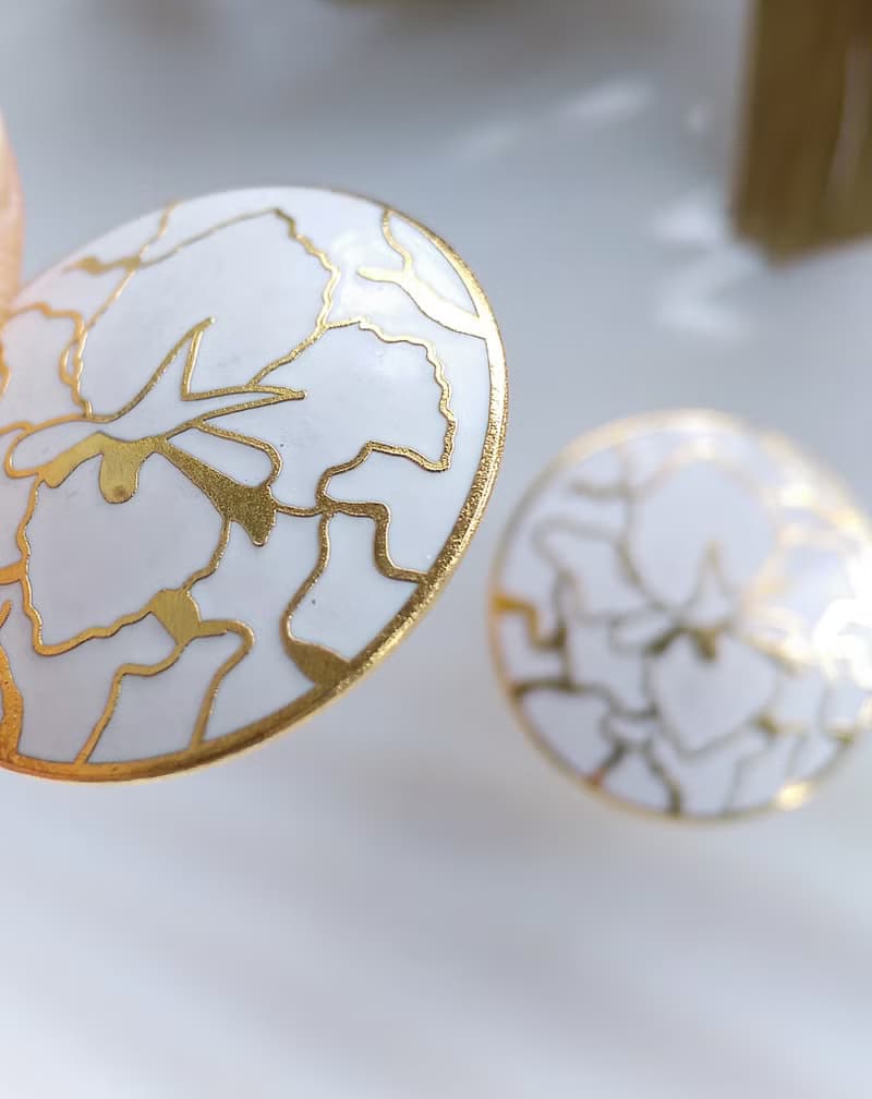 【西洋古董飾品 】景泰藍 白色調 描金花卉 簡約 針式耳環