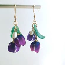 ブルーベリーと淡水パールの耳飾り (ピアスまたはイヤリング)　立体プラバン (Shrink Plastic 熱縮片 热缩片) のアクセサリー