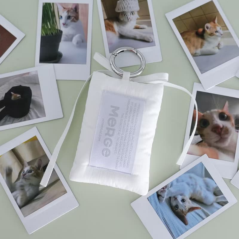 Moment keyring - White