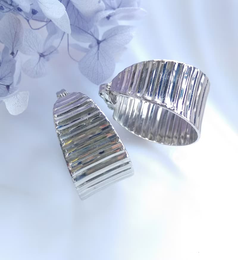 Vintage Jewelry 西洋古董飾品 銀色調 波浪 寬版 C 圈 夾式耳環
