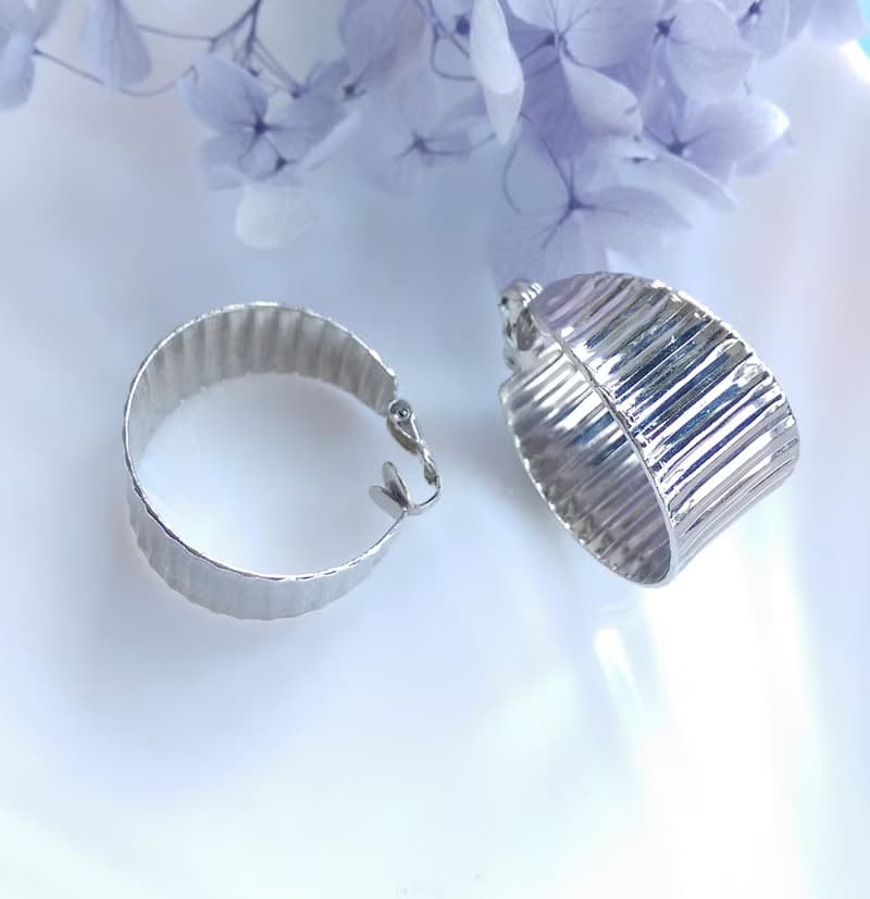 Vintage Jewelry 西洋古董飾品 銀色調 波浪 寬版 C 圈 夾式耳環