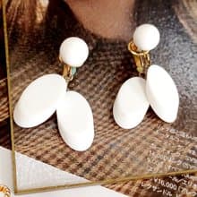 vintage jewelry  Trifari 古董純白賽珞珞吊墜 夾式耳環